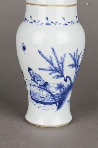 A BLUE AND WHITE PORCLEAIN JAR WITH COVER