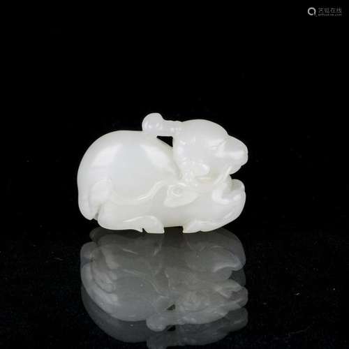 A WHITE JADE CARVING OF DEER, MID-QING PERIOD