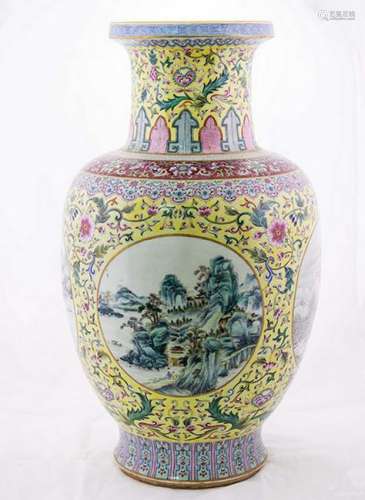 A RARE YELLOW-GROUND FAMILLE ROSE VASE, LATE QING