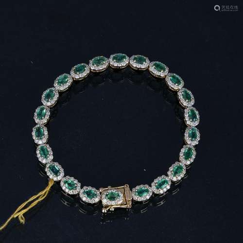 AN EMERALD AND DIAMOND BRACELEET