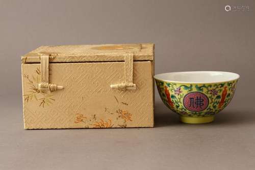 A YANGCAI FAMILLE ROSE YELLOW-GROUND BOWL, QIANLONG