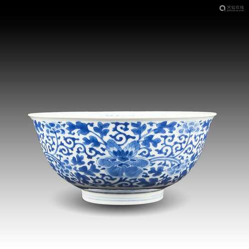 A CHINESE BLUE & WHITE 'FLORAL' BOWL, QIANLONG PERIOD