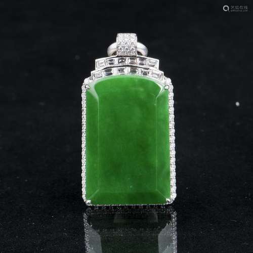 AN IMPERIAL GREEN JADEITE PENDANT