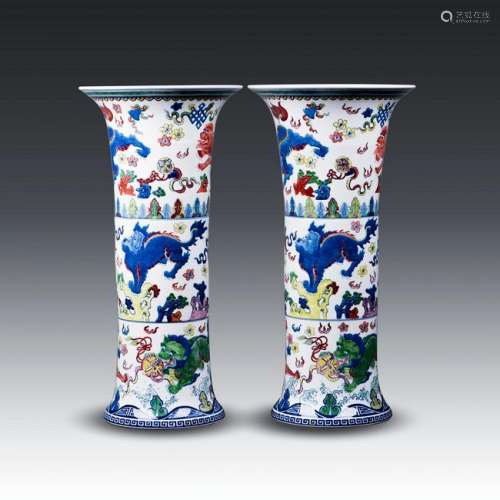 A PAIR OF CHINESE WUCAI BEAKER VASES