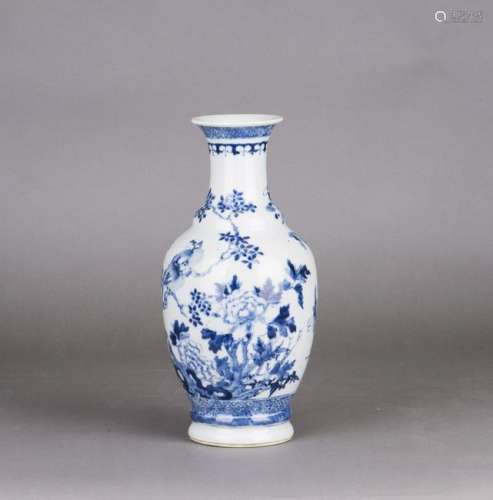 A BLUE AND WHITE PORCELAIN VASE, QING DYNASTY