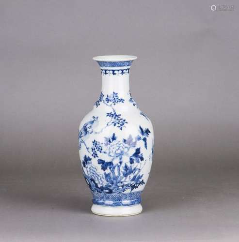 A BLUE AND WHITE PORCELAIN VASE, QING DYNASTY