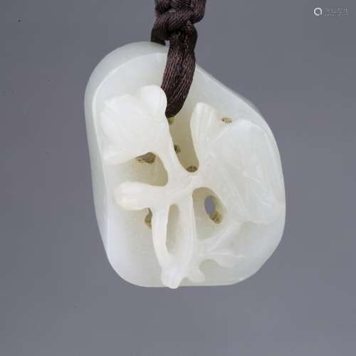 A WHITE JADE CARVING OF DEER, QING QIANLONG PERIOD