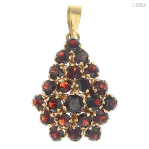 A garnet cluster pendant.Stamped C18.Length 3.8cms.