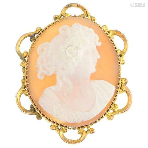 A shell cameo brooch. Stamped 9ct. Length 5.4cms.