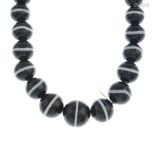 A graduated banded agate bead necklace.Estimated