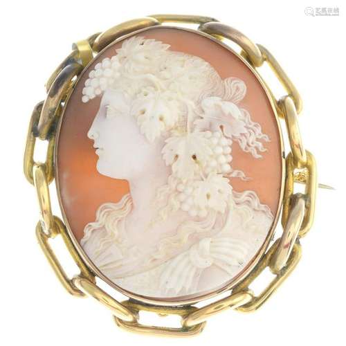 A cameo brooch.Length 6.3cms. 22.7gms.