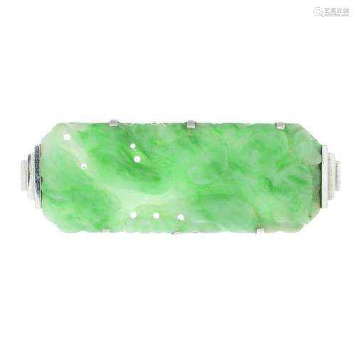 A jade brooch. Length 4.6cms. 7.9gms. Jade untested.