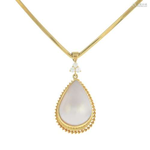 An 18ct gold collar, suspending a mabe pearl and