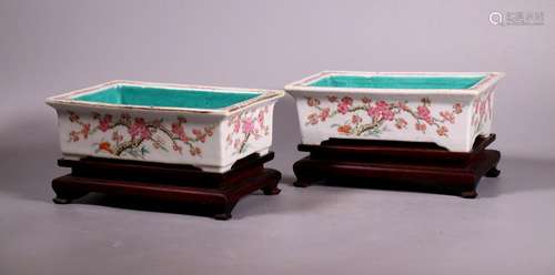 Pair Chinese Qing Dynasty Porcelain Bulb Planters