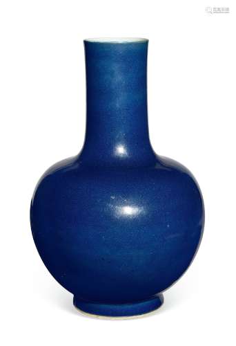 清 蓝釉天球瓶