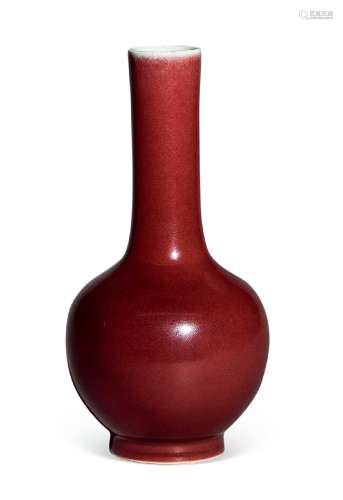 清中期 红釉直颈瓶