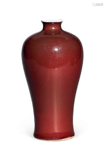 清乾隆 红釉梅瓶