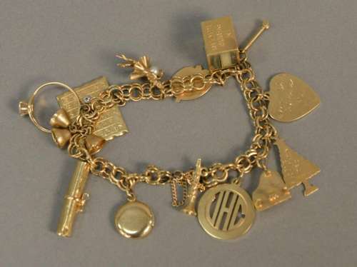 14K gold charm bracelet with 14K gold charms, 34.7 gr.