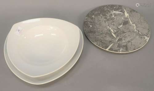 Set of eight Villeroy and Boch porcelain dinner plates