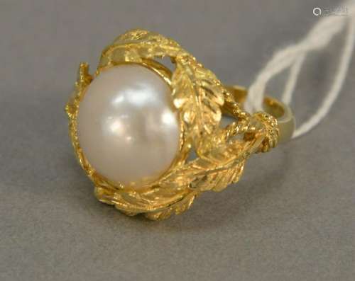 18K gold ring set with large half round pearl, 8.1 gr.