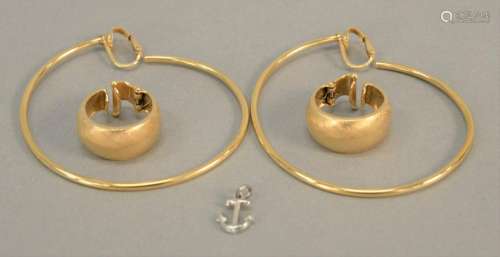 Two pairs of 14K gold earrings, clip on, 22.9 gr.