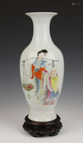 19th/20th C CHINESE FAMILLE ROSE PORCELAIN VASE