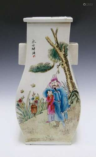 ANTIQUE CHINESE FAMILLE ROSE PORCELAIN VASE