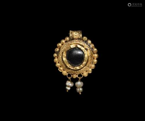 Roman Gold Pendant with Pearls