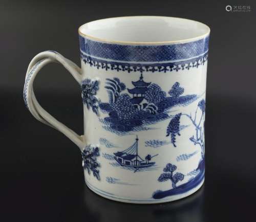 18TH-CENTURY CHINESE BLUE AND WHITE MUG