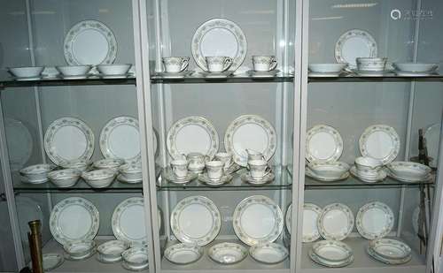 NORITAKE CHINA DINNER SERVICE