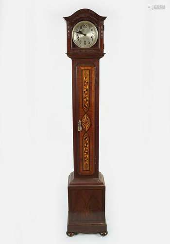 EDWARDIAN WALNUT CASED GRANDDAUGHTER CLOCK