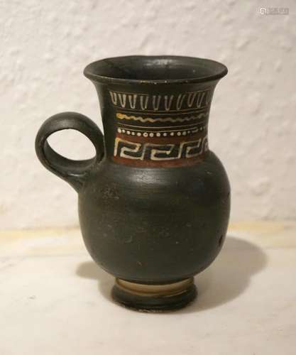 EARLY GREEK POTTERY VASE,  CIRCA  500 B.C.