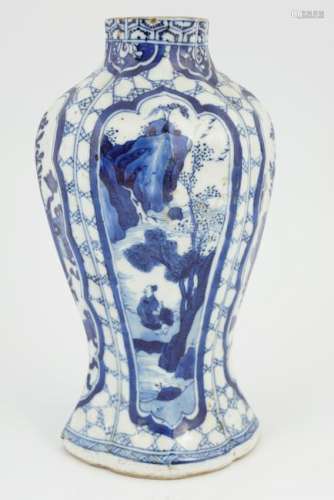 18TH-CENTURY CHINESE BLUE AND WHITE VASE