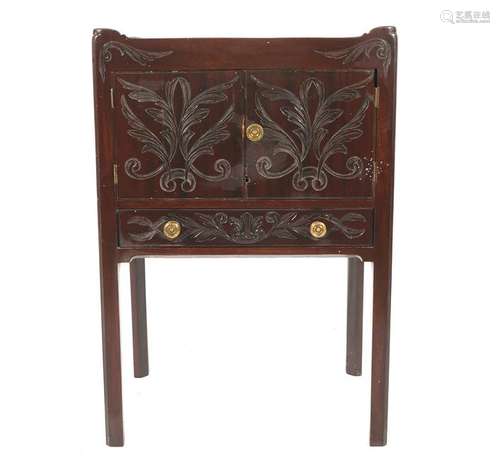 GEORGE III MAHOGANY TRAY TOP COMMODE