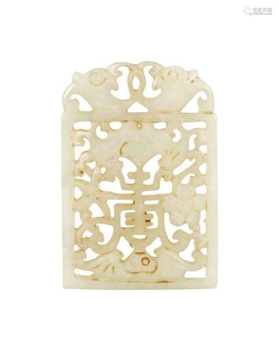 CHINESE QING PERIOD WHITE JADE PENDANT