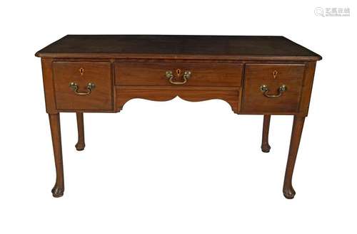 GEORGE II PERIOD MAHOGANY KNEEHOLE WRITING TABLE