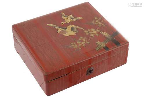 JAPANESE LACQUERED JEWELLERY BOX