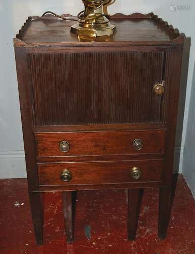 GEORGE III MAHOGANY TRAY TOP COMMODE