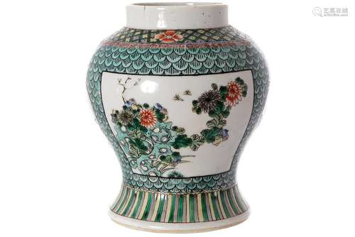 CHINESE QING PERIOD FAMILLE VERTE VASE