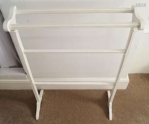 PAINTED TOWEL RAIL