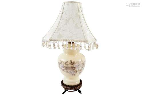 BRASS AND PORCELAIN VASE STEMMED TABLE LAMP