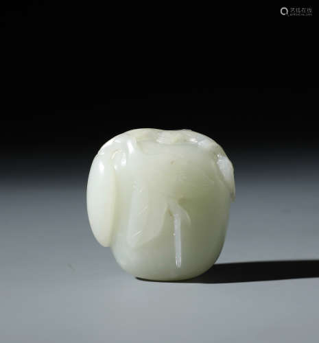 A Chinese Carved Celdon Jade Snuff Bottle