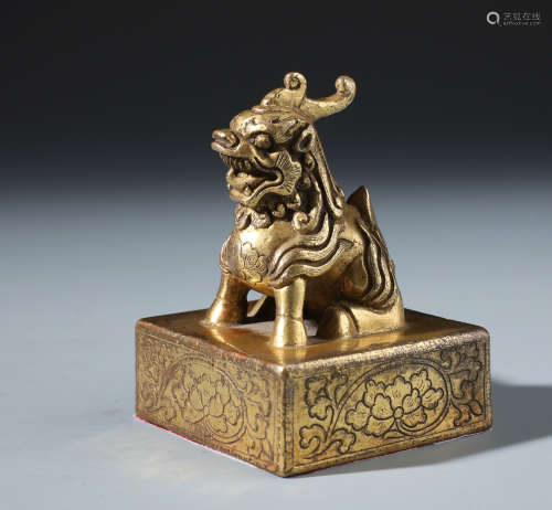 A Chinese Carved Gilt Bronze Animal Beast Seal