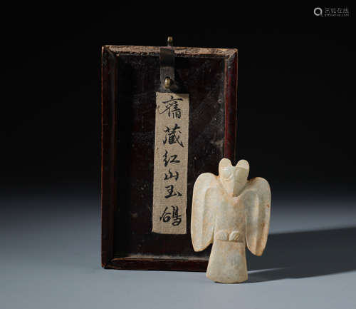 A Rare Chinese Archaistic Jade Carving of Pigeon（Japanese Collection)