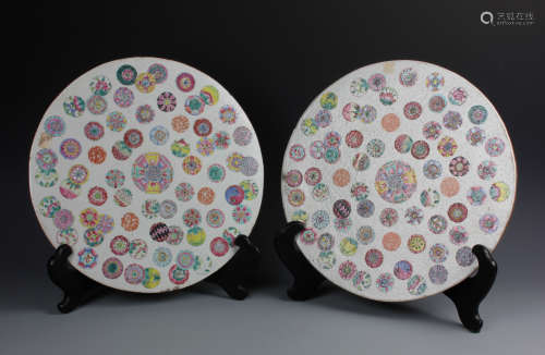 A Chinese WUCAI 'FLORAL MEDALLION' Circular Plaques