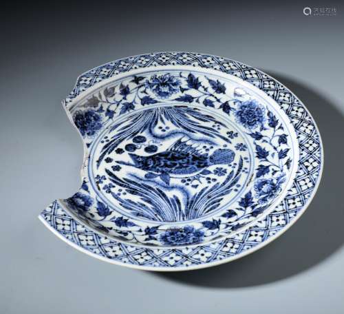 A Chinese Blue and White Fish Plate