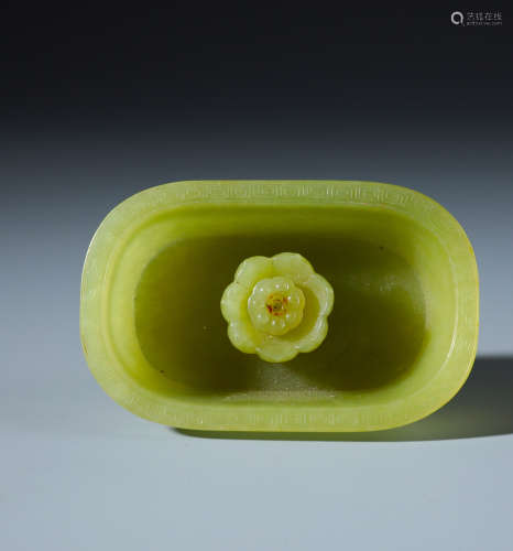 A Chinese Yellow Jade Perfumer