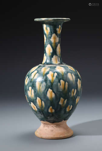 A Chinese Sancai Pottery Vase