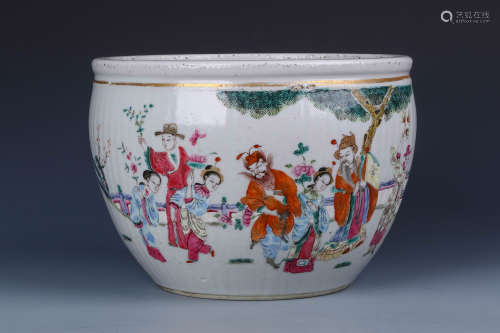 A Chinese Famille-Rose Porcelain Tank