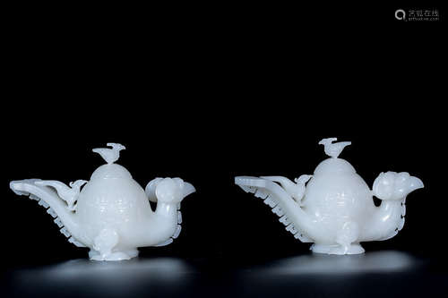 PAIR OF HETIAN JADE ORNAMENT